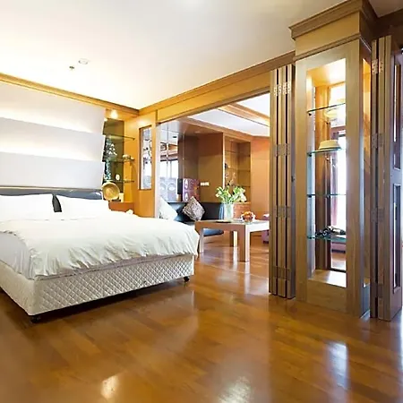 Thong Lo Cozy Haven: Charming 60 Sqm Home