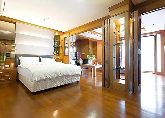 Thong Lo Cozy Haven: Charming 60 Sqm バンコク都